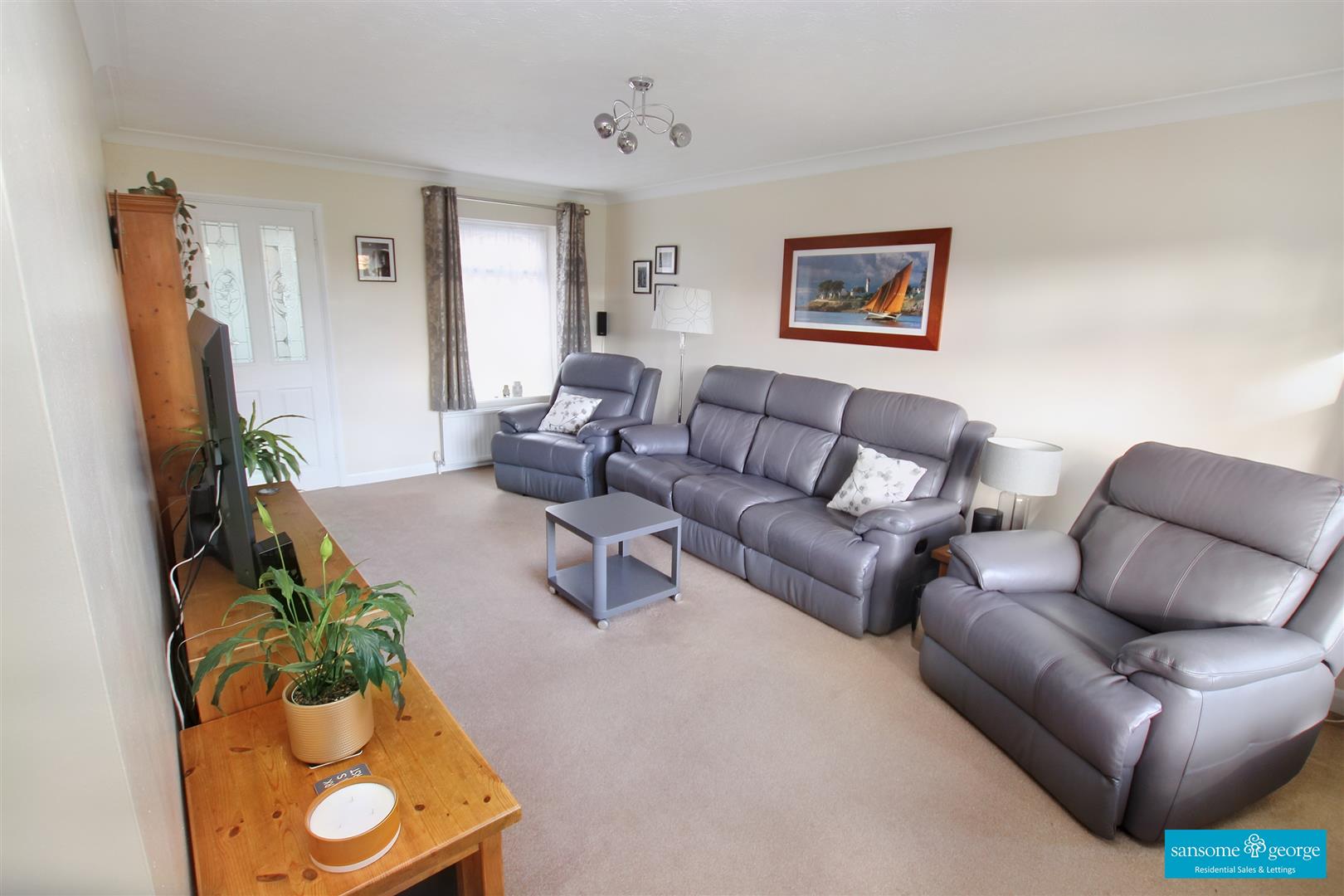 3 bed property in Addiscombe Chase, Reading